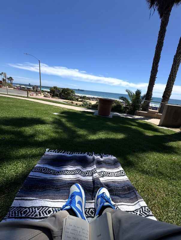 Reading by the beach - where books and the ocean meet